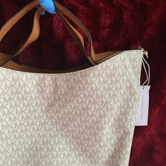 NWT Michael Kors Devon Large Shoulder Tote Vanilla - Picture 3 of 8